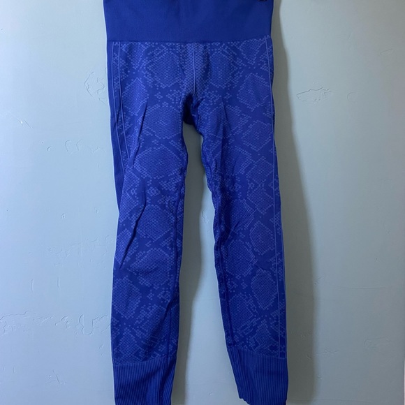 Lululemon blue snake print pants - Picture 3 of 3